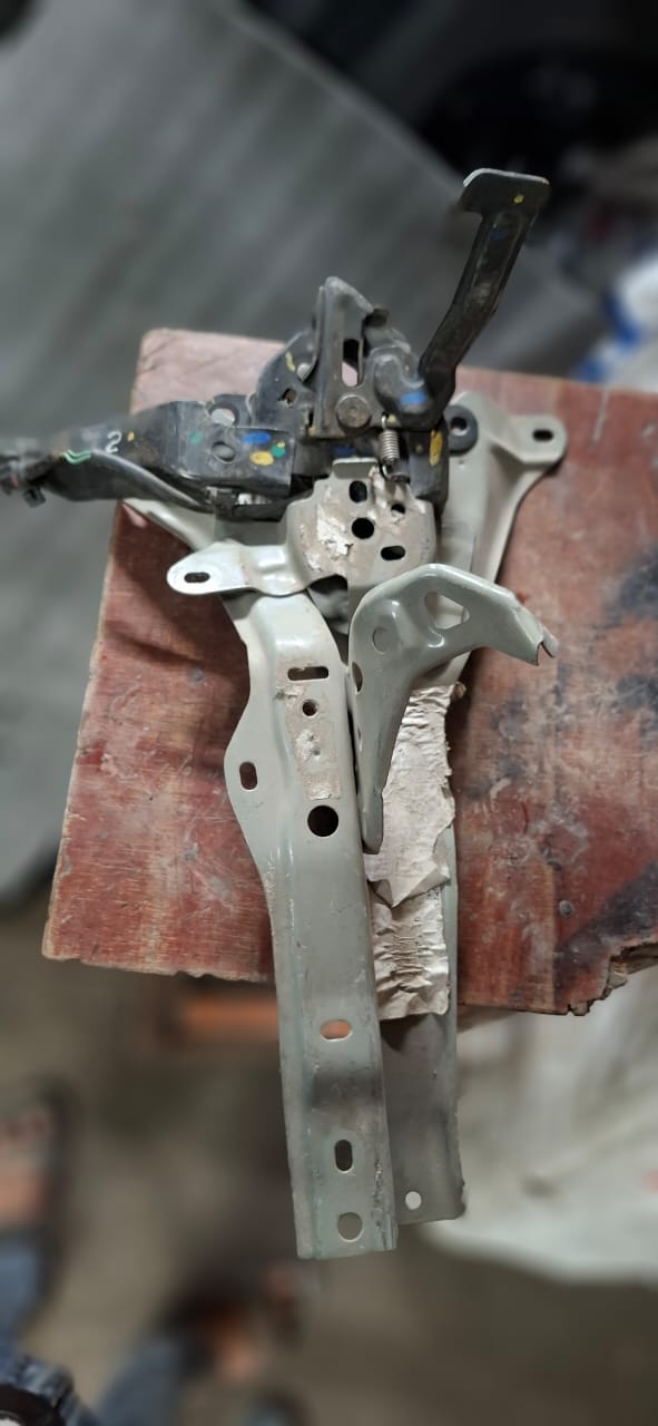 Fortuner bonnet lock